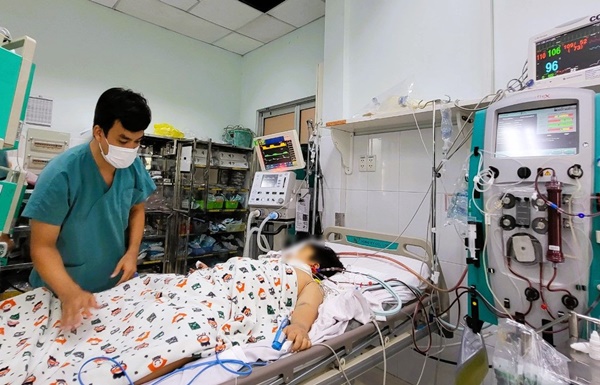 Nhiều trẻ sốt xuất huyết gặp biến chứng nặng, động đâu cũng chảy máu-3