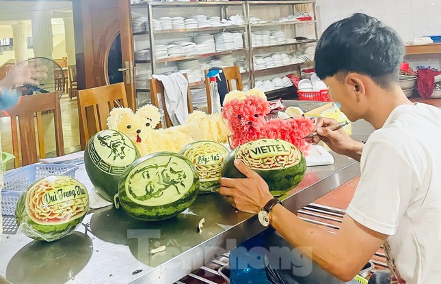 Mâm cỗ Trung thu hút khách, làm xuyên đêm không hết việc-1