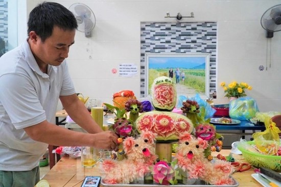 Mâm cỗ Trung thu 'hút khách', làm xuyên đêm không hết việc