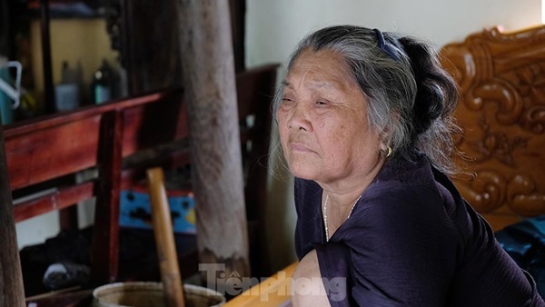 Người dân Chương Mỹ ngồi trên giường chờ nước rút-6