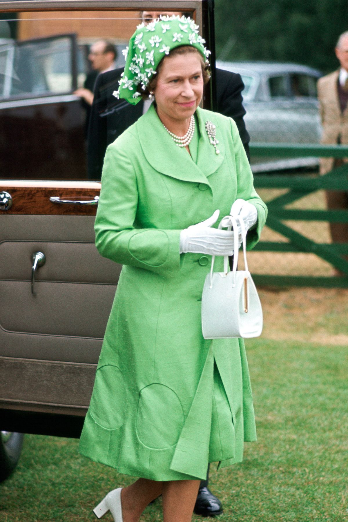 Bí mật đằng sau gu ăn mặc quyền lực của Nữ hoàng Anh suốt 70 năm trị vì-6