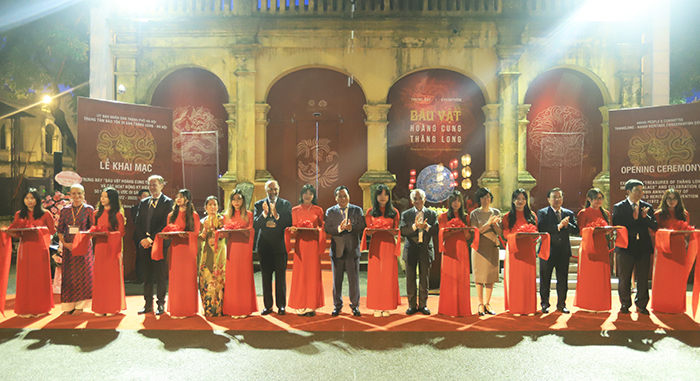 Trưng bày Báu vật Hoàng cung Thăng Long-1