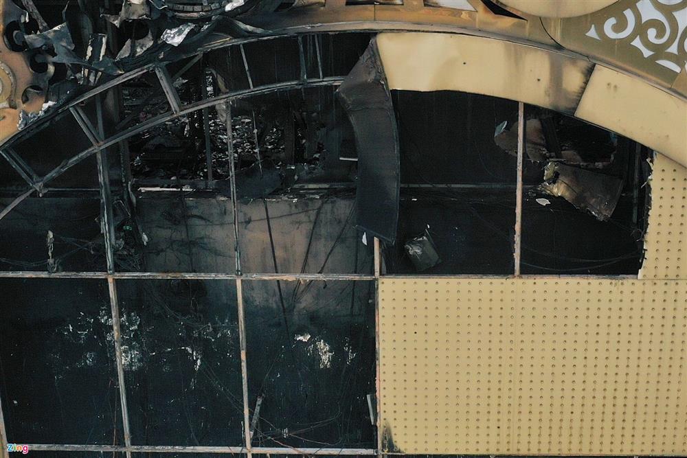 Cháy quán karaoke ở Bình Dương: Điện trong biển quảng cáo của quán karaoke là thảm họa gây cháy-1