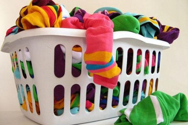 Tại sao quần áo vẫn bẩn sau khi giặt tay? Nguyên nhân vì bạn đã mắc phải 3 lỗi cơ bản này-2