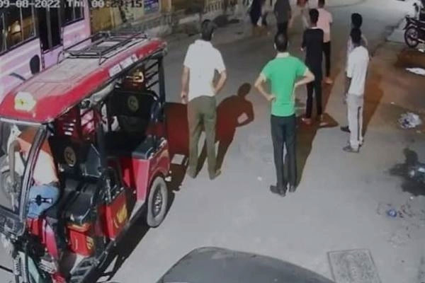 Thanh niên bị giết vì nhai thuốc lá gần Đền Vàng-1