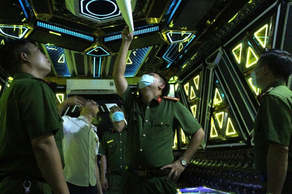 Vụ thi thể biến dạng do cháy quán karaoke ở Bình Dương: Xác định danh tính thêm 7 người-1