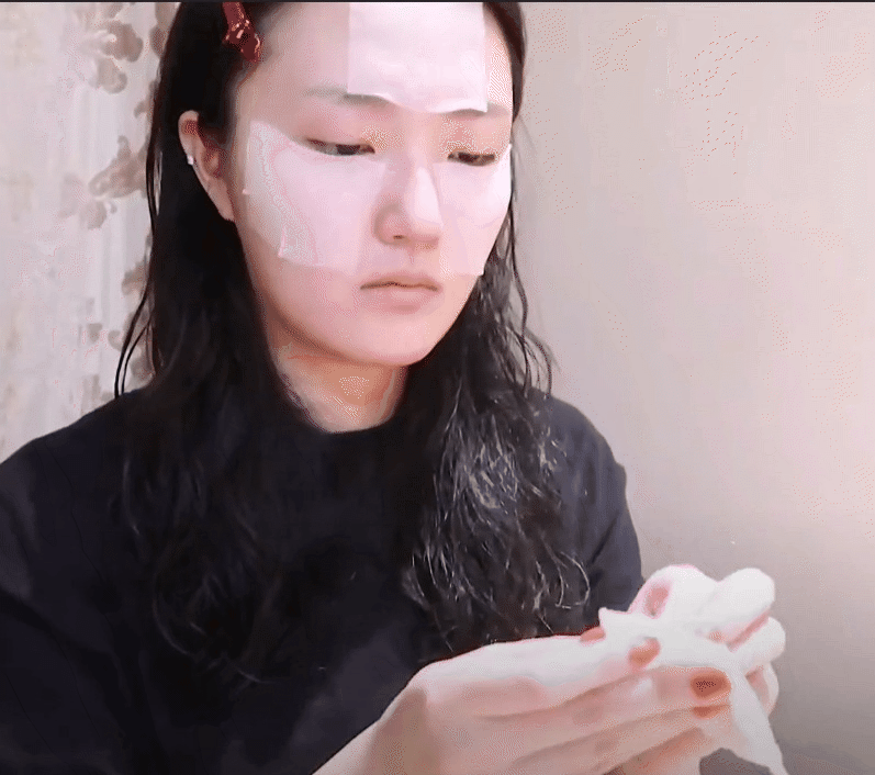 Phụ nữ Hàn có cách đắp mặt nạ lạ đời, giúp da căng bóng sau 3 ngày-3