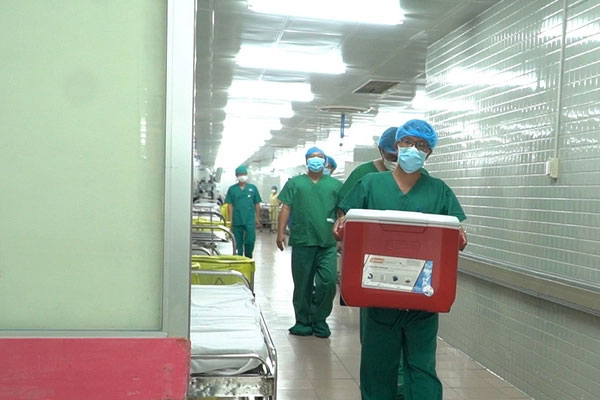 Giây phút người mẹ thấy trái tim con trai trong lồng ngực người lạ-3