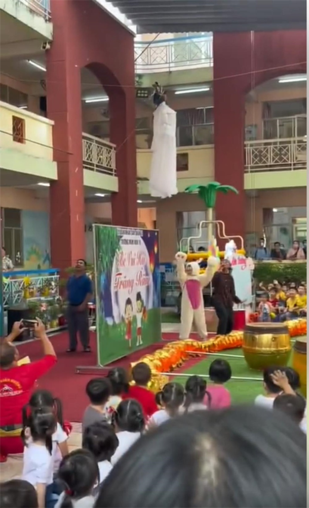 Giật mình với các màn vui đón Trung thu lỡ mang nhầm phong cách rằm tháng 7-2