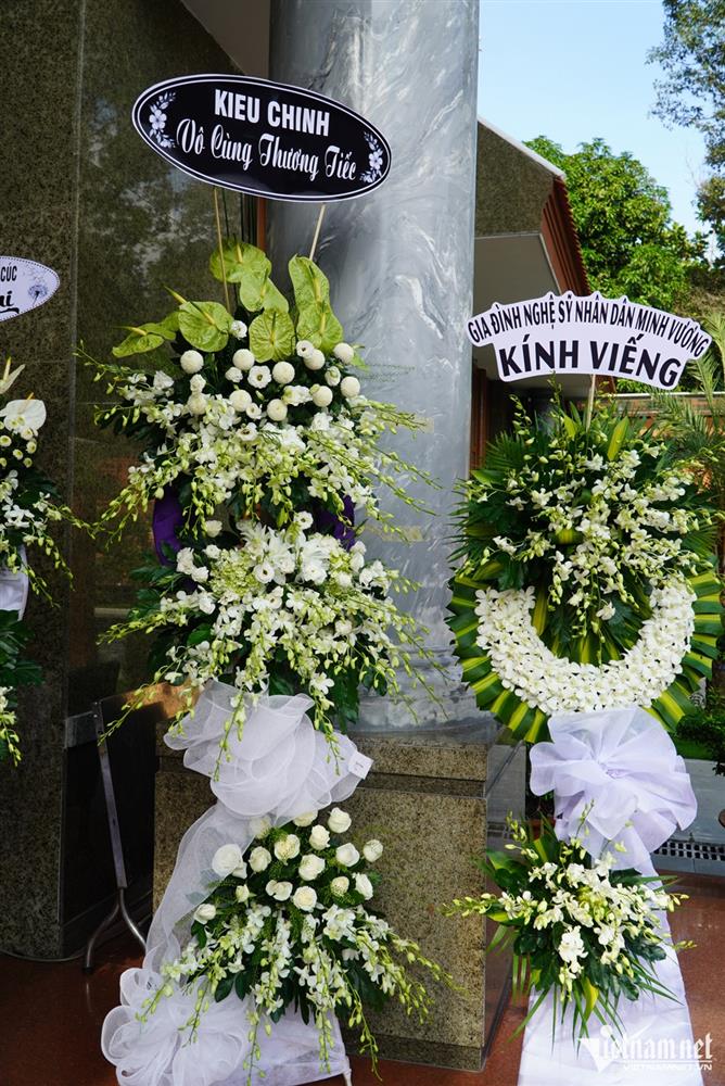 NSND Kim Cương đau xót khóc trước linh cữu minh tinh Thẩm Thúy Hằng-6