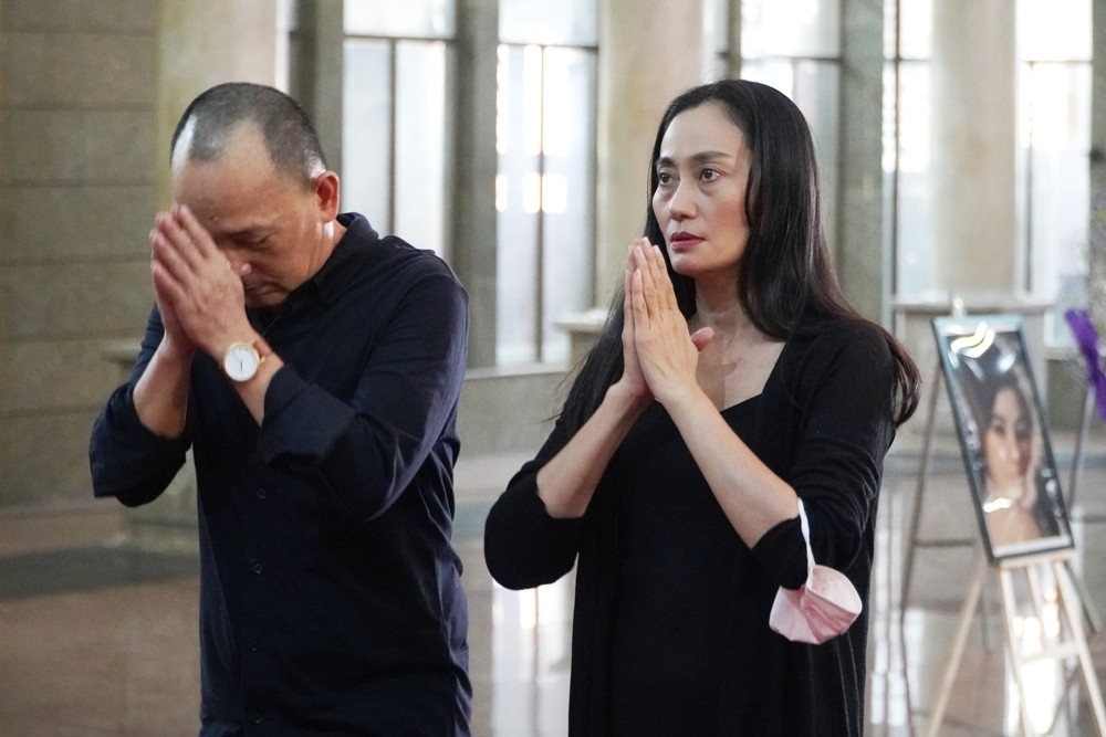 NSND Kim Cương đau xót khóc trước linh cữu minh tinh Thẩm Thúy Hằng-11