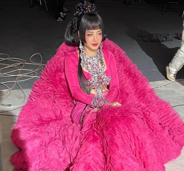 MV mới của Chi Pu bị chỉ trích vì ca từ dung tục, sáo rỗng-3