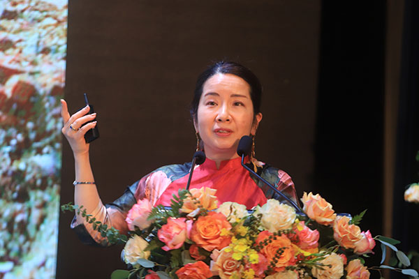 Hà Nội trao quà Trung thu cho 1.300 trẻ em trong Đêm hội Trăng rằm-8