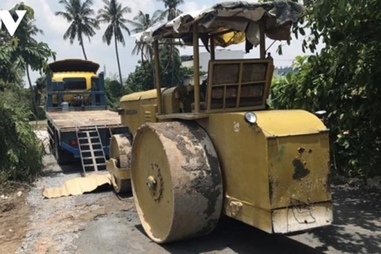 Hy hữu tài xế xe lu ở Bình Dương bị xe lu cán chết