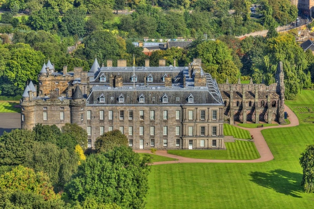 Những ngôi nhà gắn với cuộc đời Nữ hoàng Elizabeth II: Nơi sinh ra không phải là cung điện-10