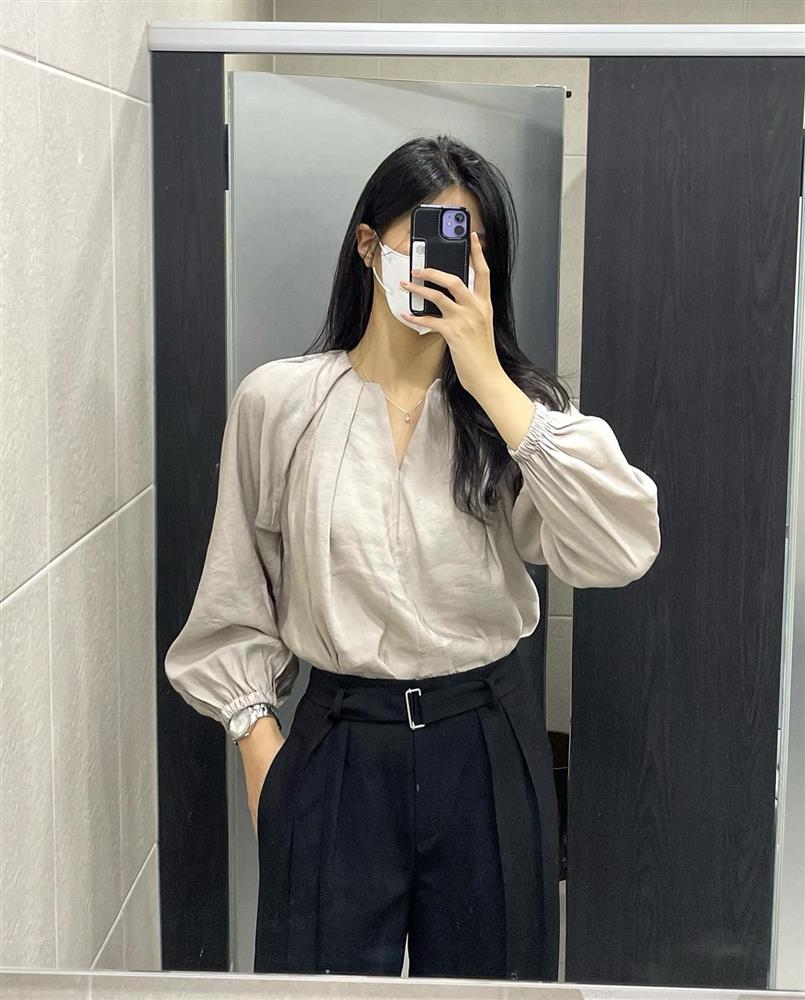 5 kiểu áo sơ mi mùa Thu đang được phụ nữ Hàn diện nhiều nhất-3