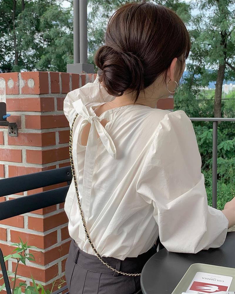 5 kiểu áo sơ mi mùa Thu đang được phụ nữ Hàn diện nhiều nhất-12