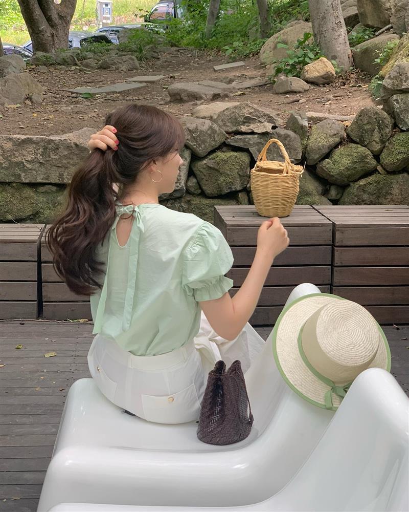 5 kiểu áo sơ mi mùa Thu đang được phụ nữ Hàn diện nhiều nhất-13