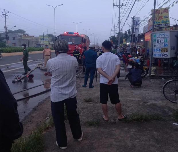 NÓNG: Cháy nhà lúc rạng sáng, bước đầu xác định 3 người thương vong-2