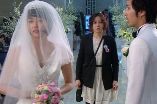 Thấy tôi bị hàng xóm châm chọc, mẹ chồng nói một câu khiến họ nín lặng-1