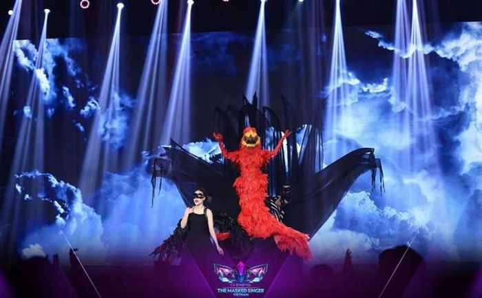 Ca Sĩ Mặt Nạ: Không bất ngờ, Bướm Mặt Trăng chính là thánh mưa Trung Quân Idol!-6