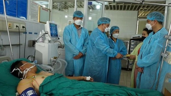 Vụ 3 mẹ con tử vong sau vụ cháy xưởng chăn ga gối đệm ở Hà Nội: Một chiến sĩ công an phải nhập viện cấp cứu-4