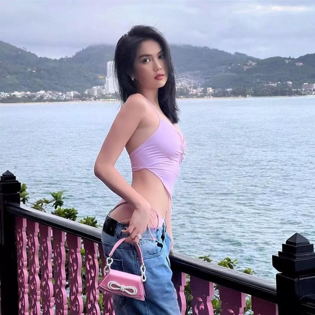 Mỹ nhân Việt diện quần cạp trễ, khoe nội y: Ngọc Trinh hở bạo hơn cả Chi Pu nhưng liệu có đẹp?-1