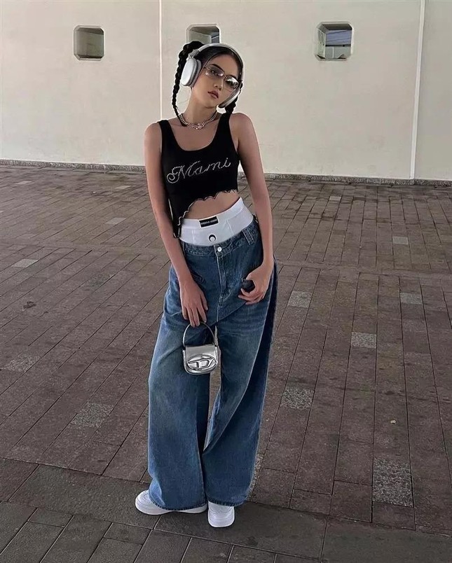 Mỹ nhân Việt diện quần cạp trễ, khoe nội y: Ngọc Trinh hở bạo hơn cả Chi Pu nhưng liệu có đẹp?-5