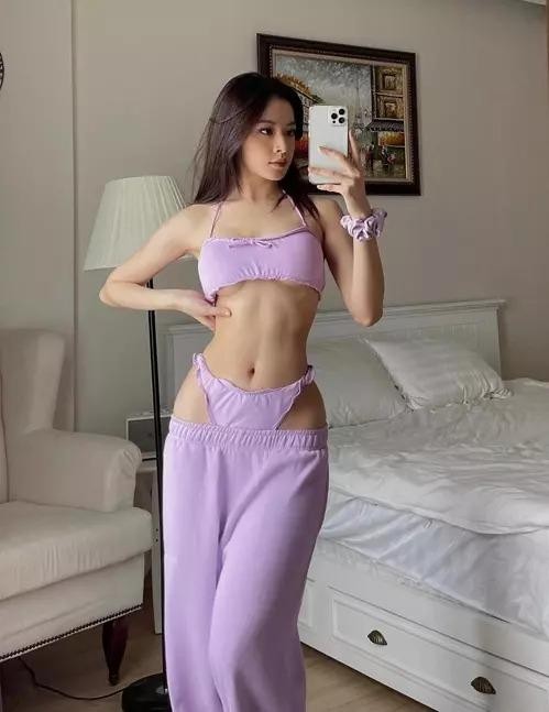 Mỹ nhân Việt diện quần cạp trễ, khoe nội y: Ngọc Trinh hở bạo hơn cả Chi Pu nhưng liệu có đẹp?-6