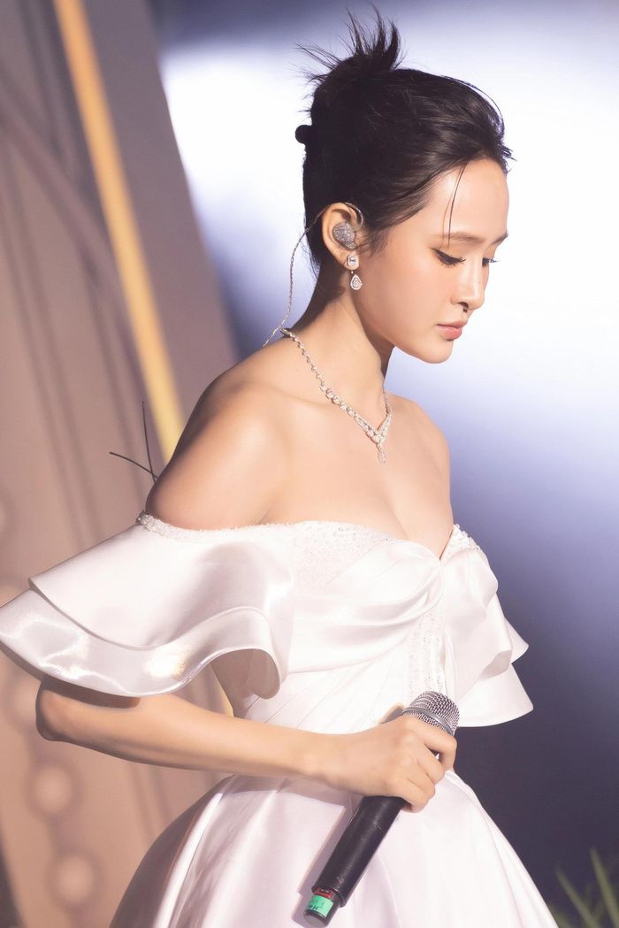 MC Nguyên Khang cùng loạt nghệ sĩ bày tỏ thương cảm, động viên Hiền Hồ gây bức xúc-4