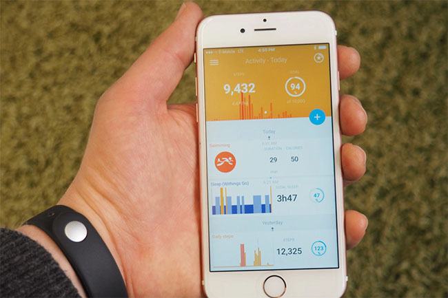 Vợ tôi đi chạy 2 giờ mỗi tối, khi nhìn thấy số bước chân trên điện thoại của cô ấy, cuộc hôn nhân của chúng tôi kết thúc-1