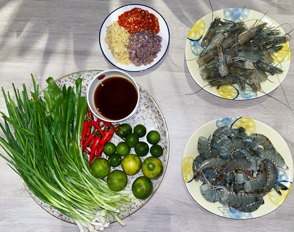 Chị em sành ăn nhất định đừng bỏ qua cách làm gỏi tôm sốt tái chanh lạ miệng hấp dẫn-1