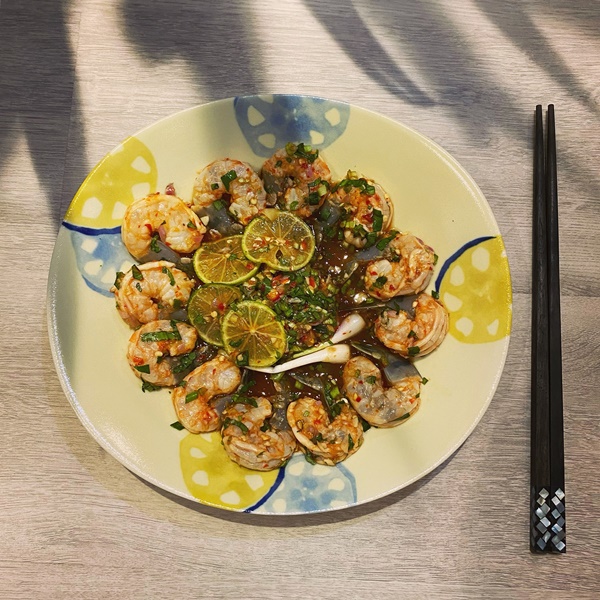 Chị em sành ăn nhất định đừng bỏ qua cách làm gỏi tôm sốt tái chanh lạ miệng hấp dẫn-4