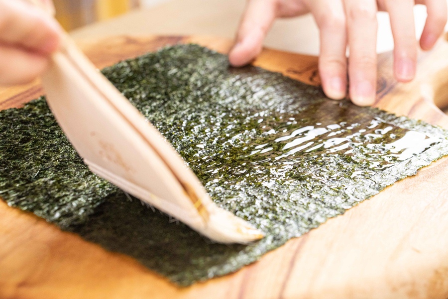 Snack rong biển tẩm vừng giòn tan thơm ngon-4