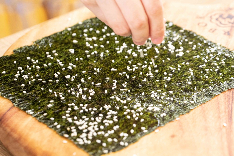 Snack rong biển tẩm vừng giòn tan thơm ngon-5