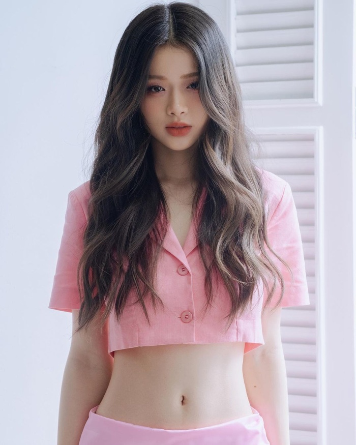 Nhan sắc ngày càng nóng bỏng của Linh Ka ở tuổi 20-11