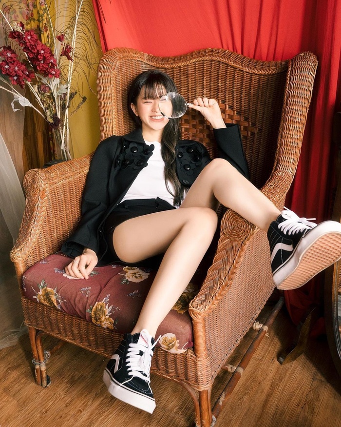 Nhan sắc ngày càng nóng bỏng của Linh Ka ở tuổi 20-13