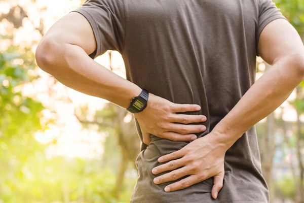 Dấu hiệu đau lưng cảnh báo vấn đề nguy hiểm-1