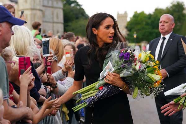 Meghan Markle bị người dân Anh từ chối bắt tay-1