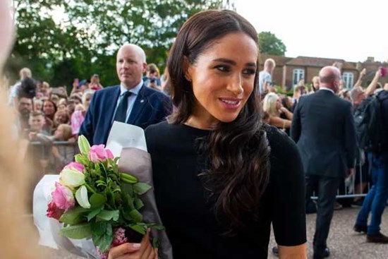 Meghan Markle bị người dân Anh từ chối bắt tay