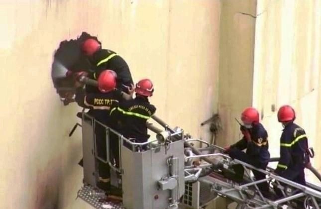 Vợ chủ quán Karaoke bị cháy nói thảm họa là do xui rủi, tranh cãi khi tuyên bố: Tự tin với hệ thống PCCC-2