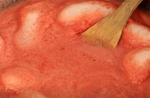 Mẹ khéo tay tự làm kẹo chua ngọt từ loại quả có sẵn trong bếp, bổ dưỡng và an toàn cho bé-4