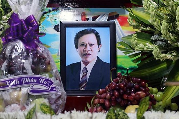 Vua nhạc sến Vinh Sử 3 lần tự xây mộ cho mình-3