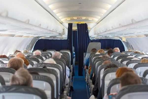 Khách ngồi ghế hạng nhất trên máy bay nhận án tù vì hành vi gây rối-1