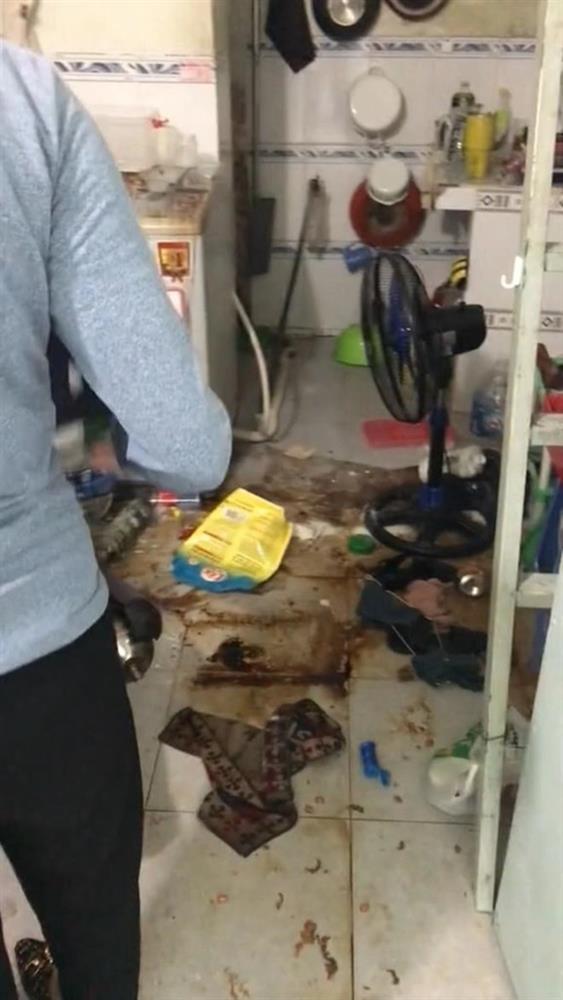 Níu kéo bất thành, chàng trai lẻn vào phòng bạn gái cũ tạo ra cảnh tượng khó tin-1