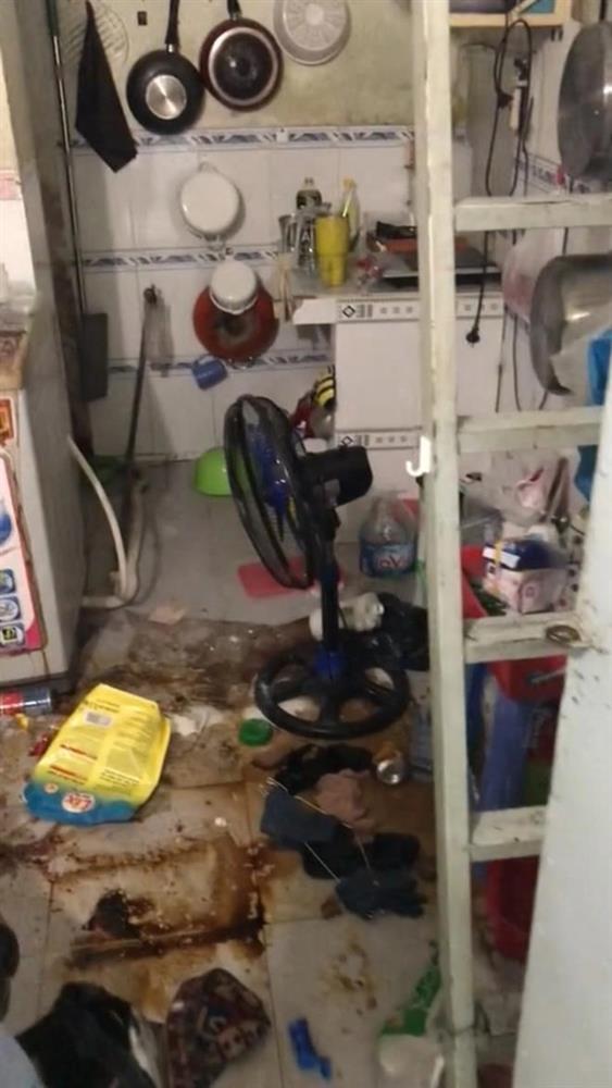 Níu kéo bất thành, chàng trai lẻn vào phòng bạn gái cũ tạo ra cảnh tượng khó tin-3