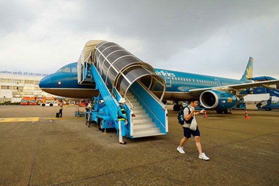 Cặp vé bay 3 triệu đồng, hết gần một nửa là thuế phí