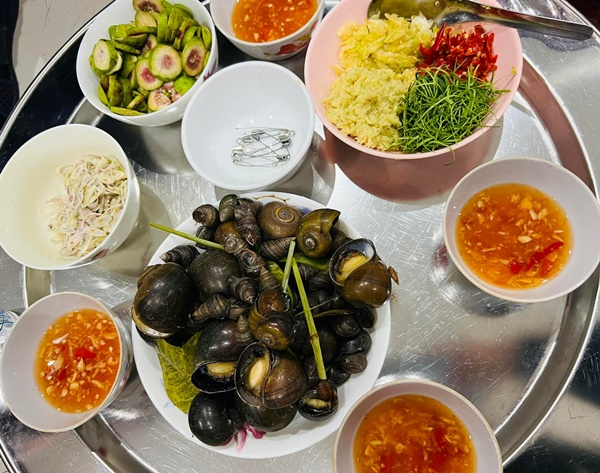 Mặc kệ lùm xùm tình ái, Phương Oanh vẫn chăm chỉ vào bếp trổ tài nấu toàn món ăn ngon, hấp dẫn đưa cơm-9