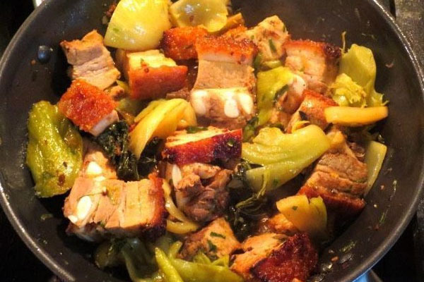 Thịt ba chỉ quay kho dưa chua đậm đà-1