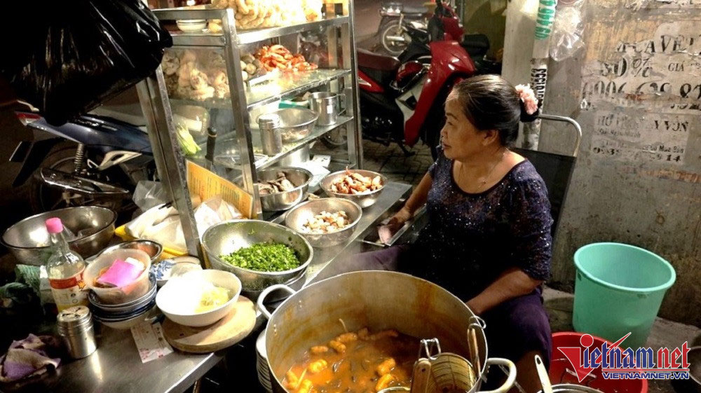 TikToker thổi giá tô bánh canh lên 700 ngàn, chủ quán bật khóc-1